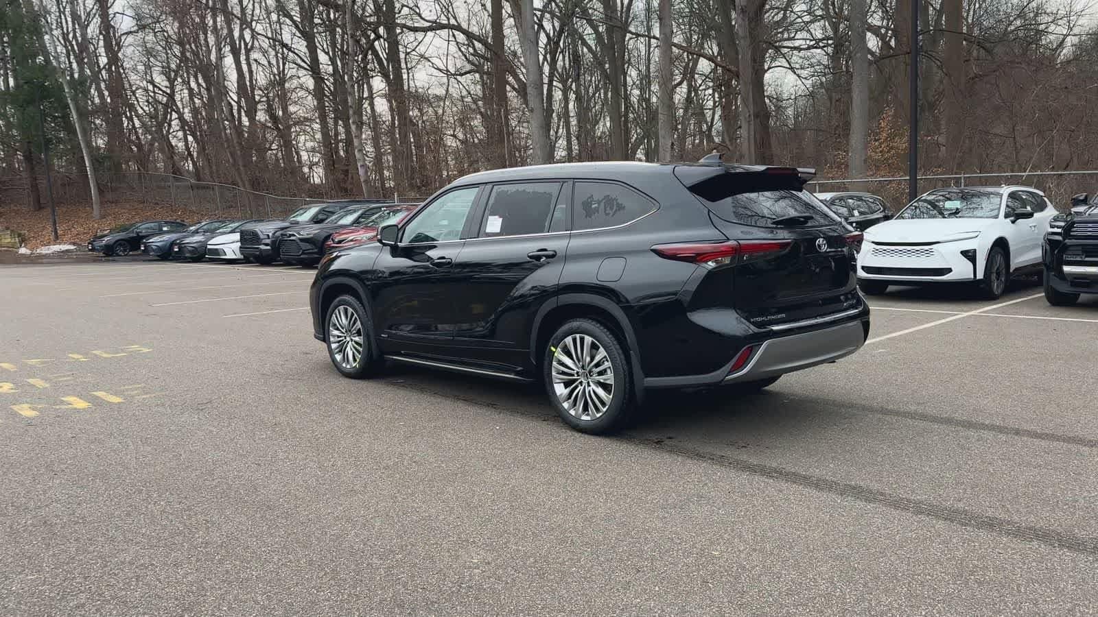 Thumbnail: 2026 Toyota Highlander - 6