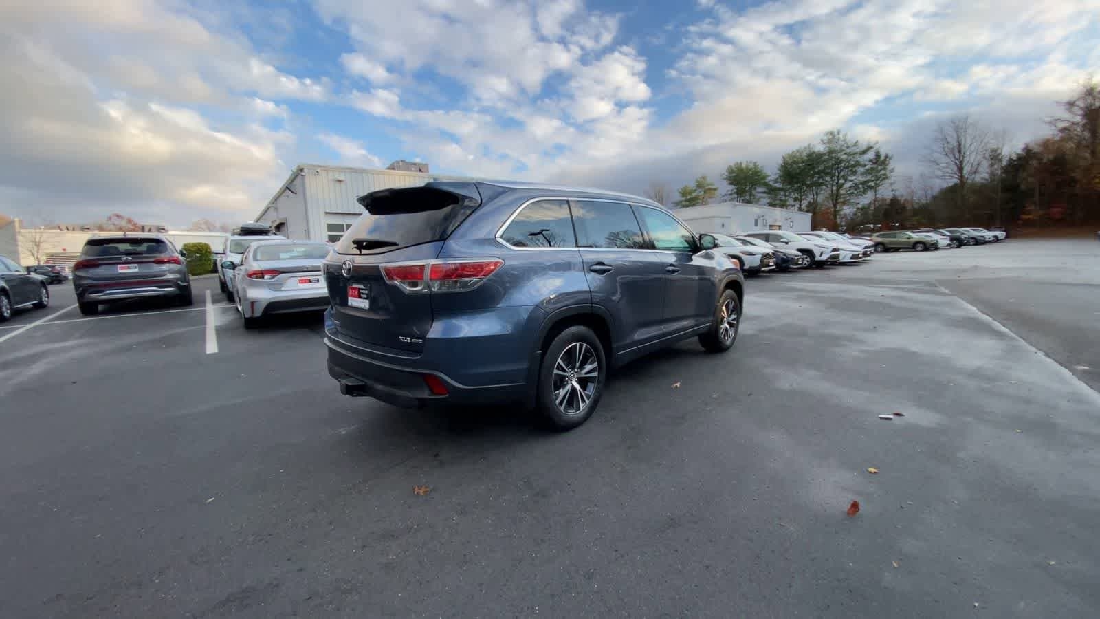 Thumbnail: 2016 Toyota Highlander - 15