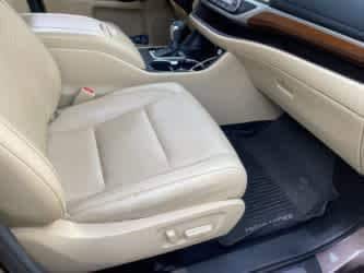 Thumbnail: 2017 Toyota Highlander - 32