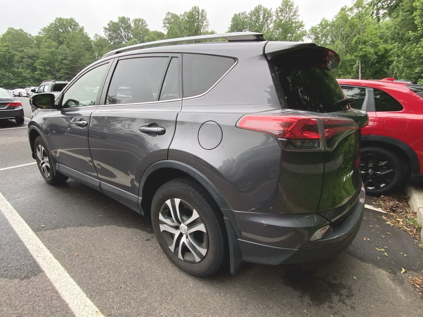 2017 Toyota RAV4 LE 8