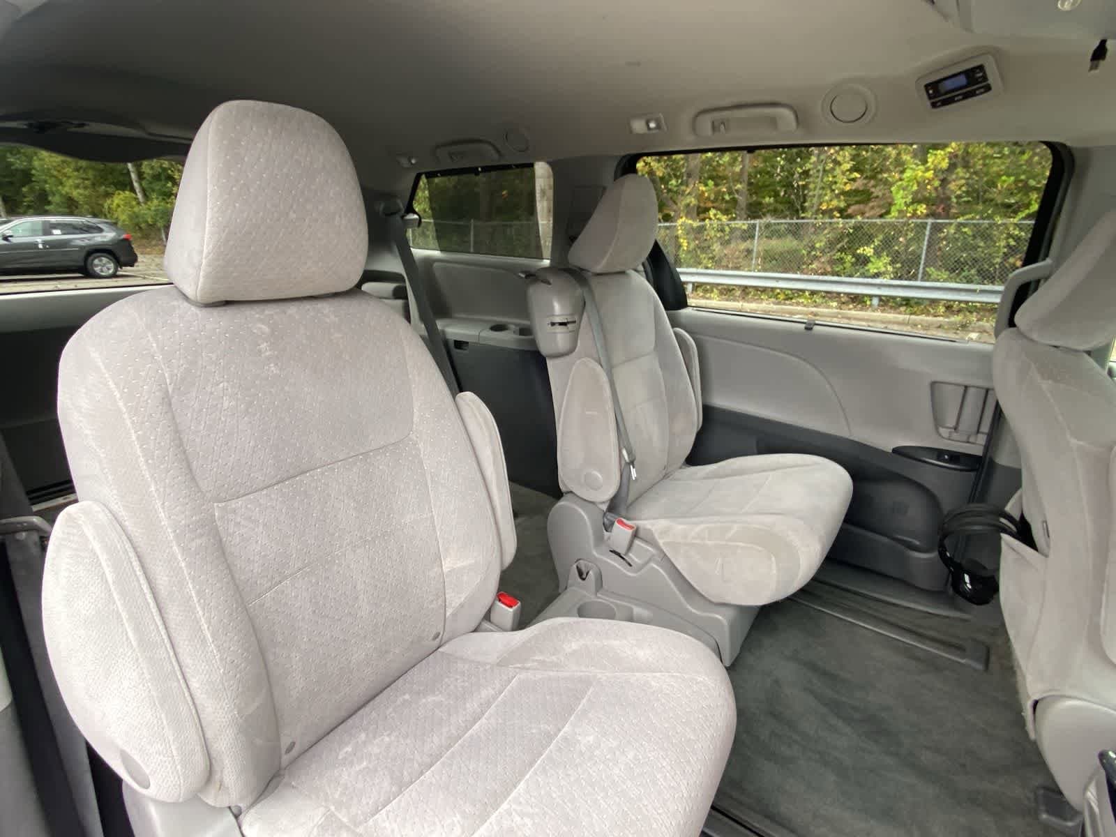 Thumbnail: 2015 Toyota Sienna - 24