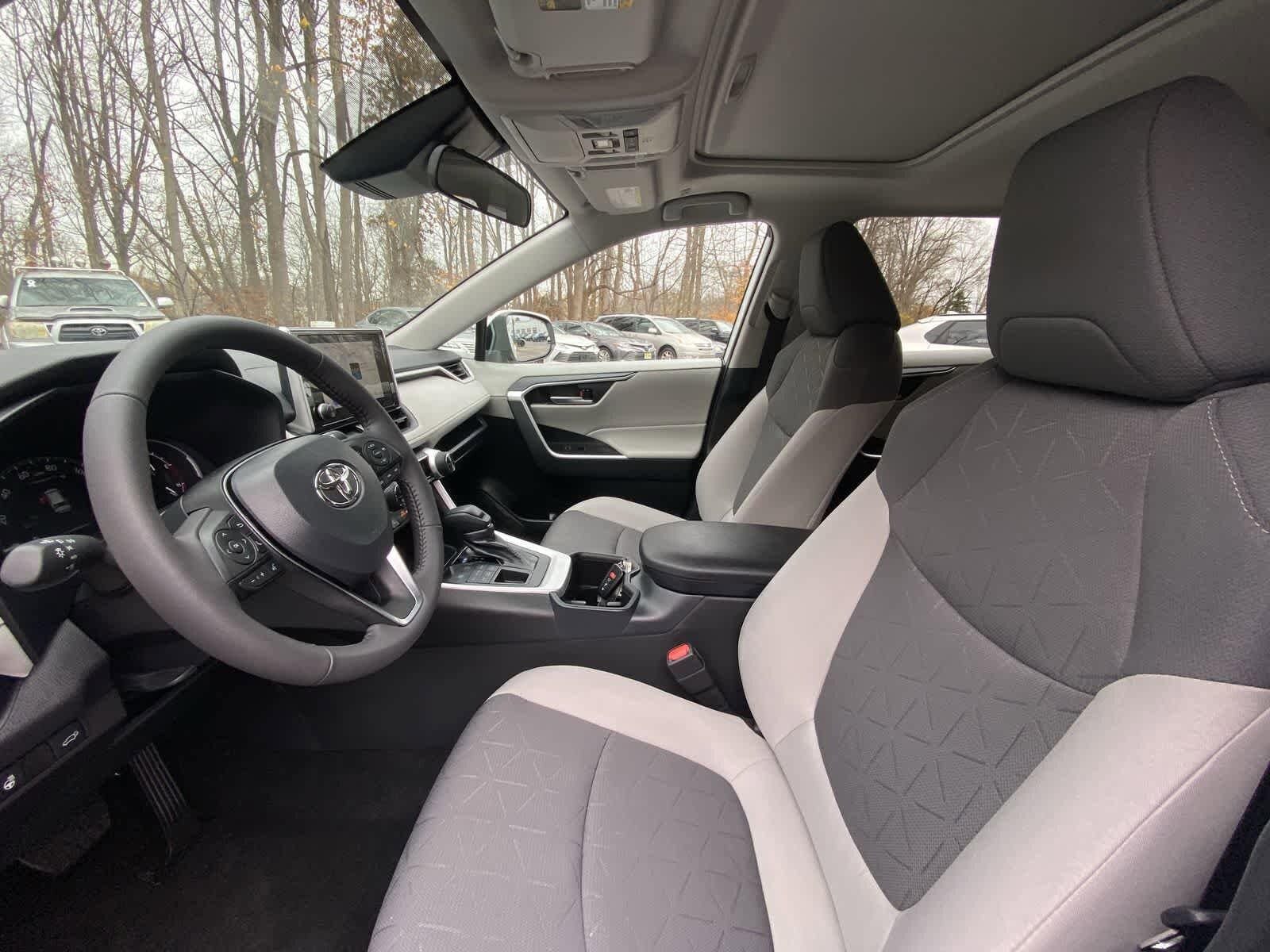 Thumbnail: 2025 Toyota RAV4 - 17