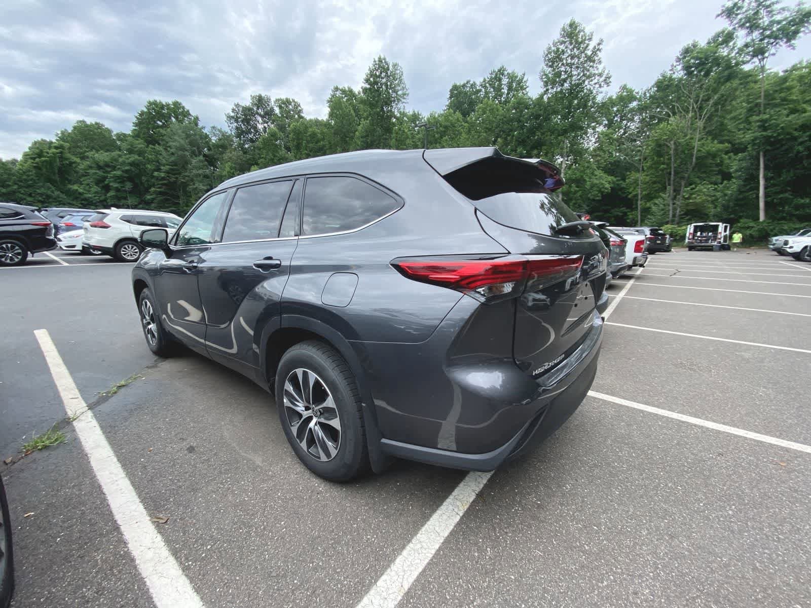 Thumbnail: 2022 Toyota Highlander - 9