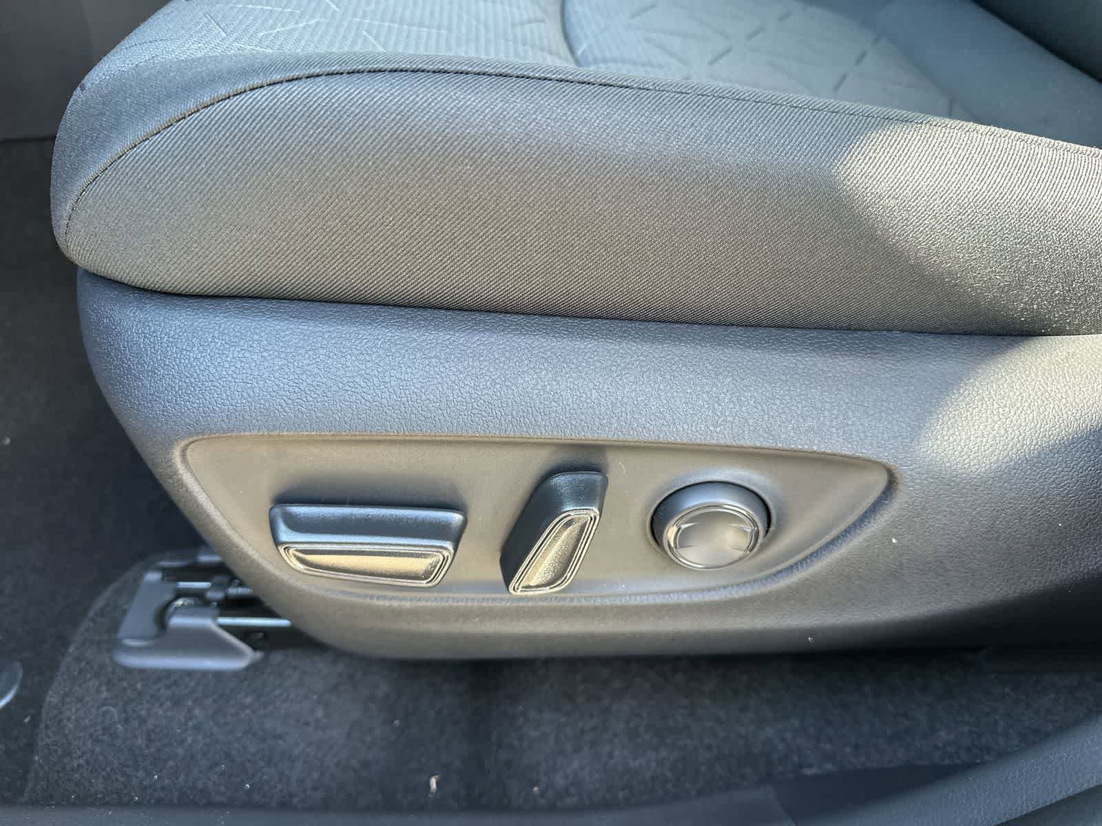 Thumbnail: 2025 Toyota RAV4 - 31