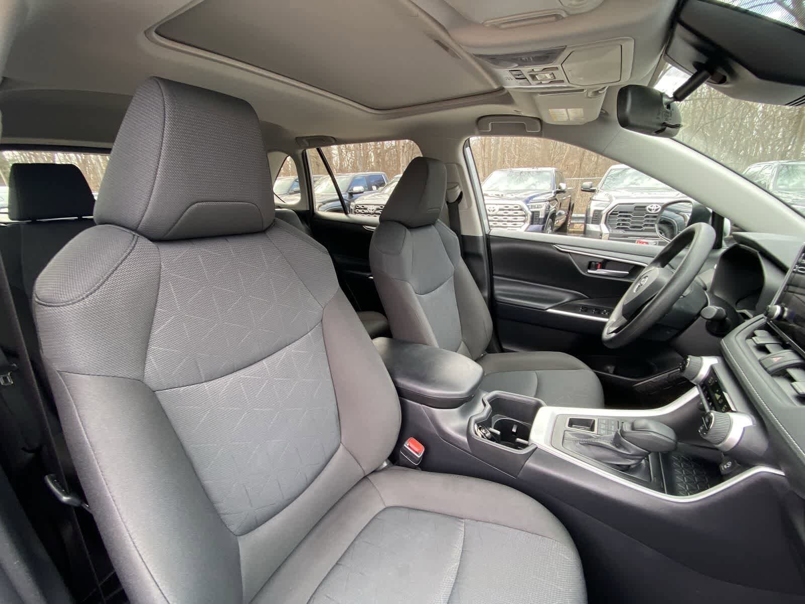 Thumbnail: 2025 Toyota RAV4 - 25