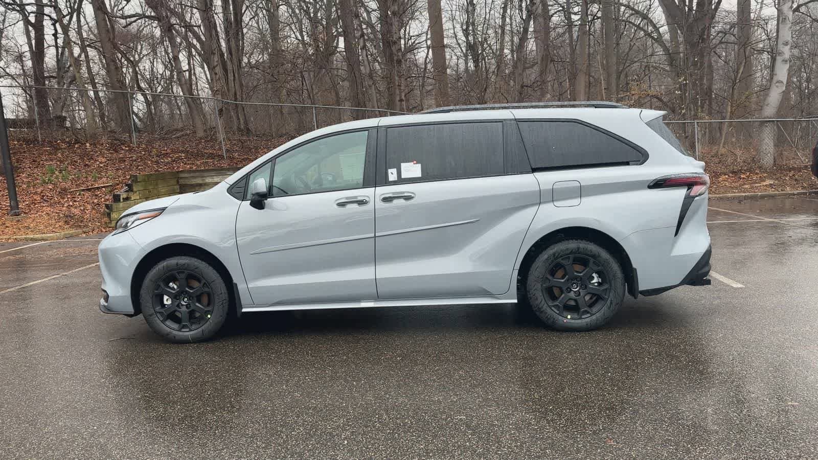 Thumbnail: 2026 Toyota Sienna - 5