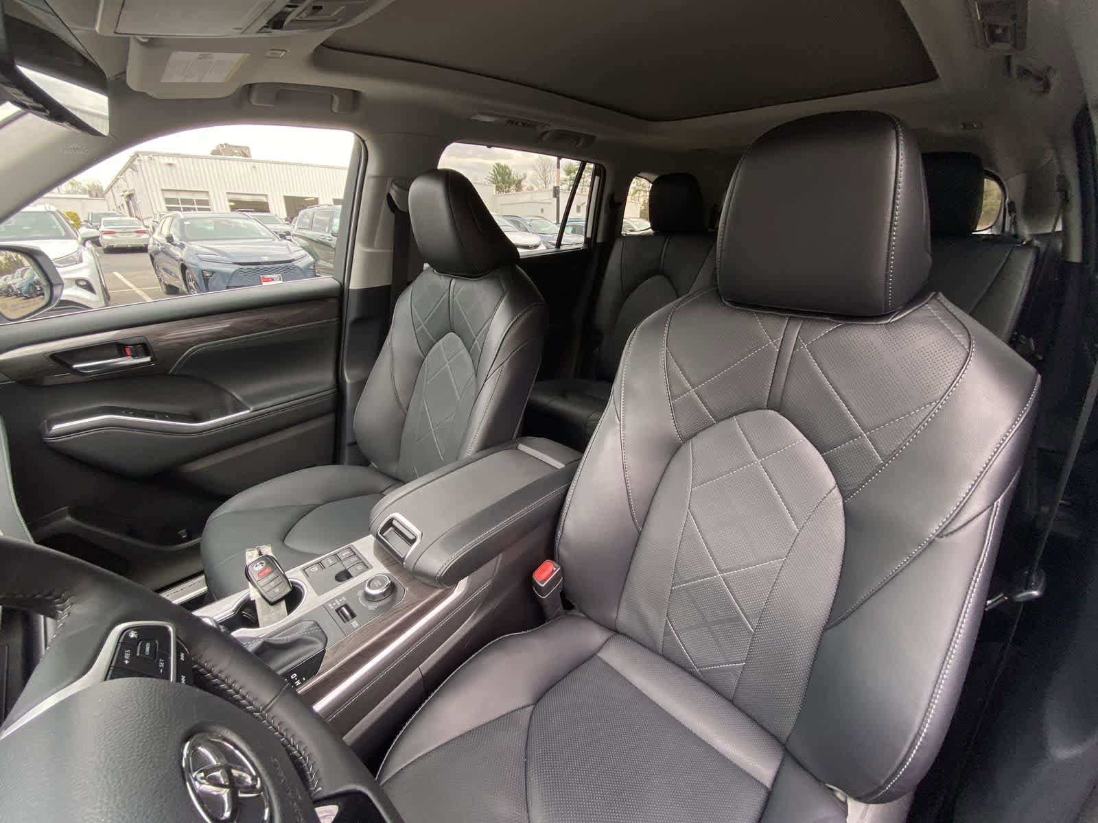 Thumbnail: 2025 Toyota Highlander - 21