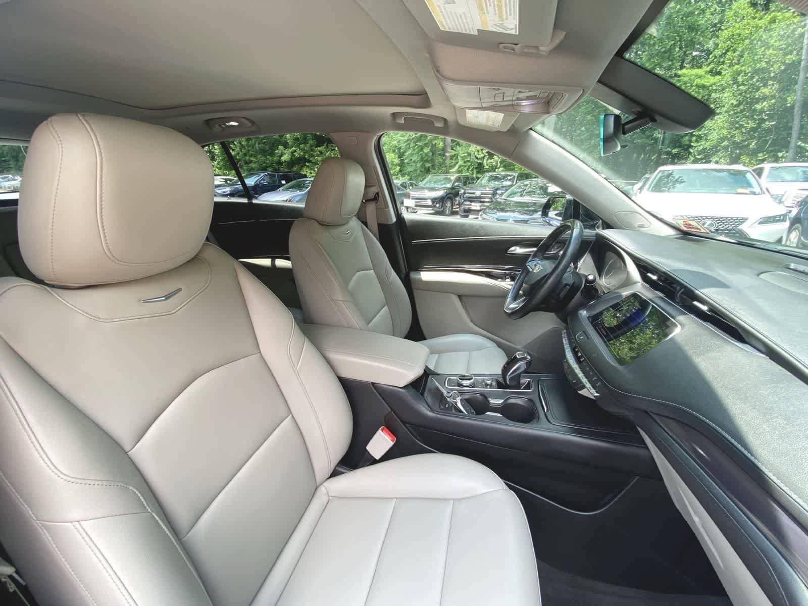 Thumbnail: 2019 Cadillac XT4 - 21