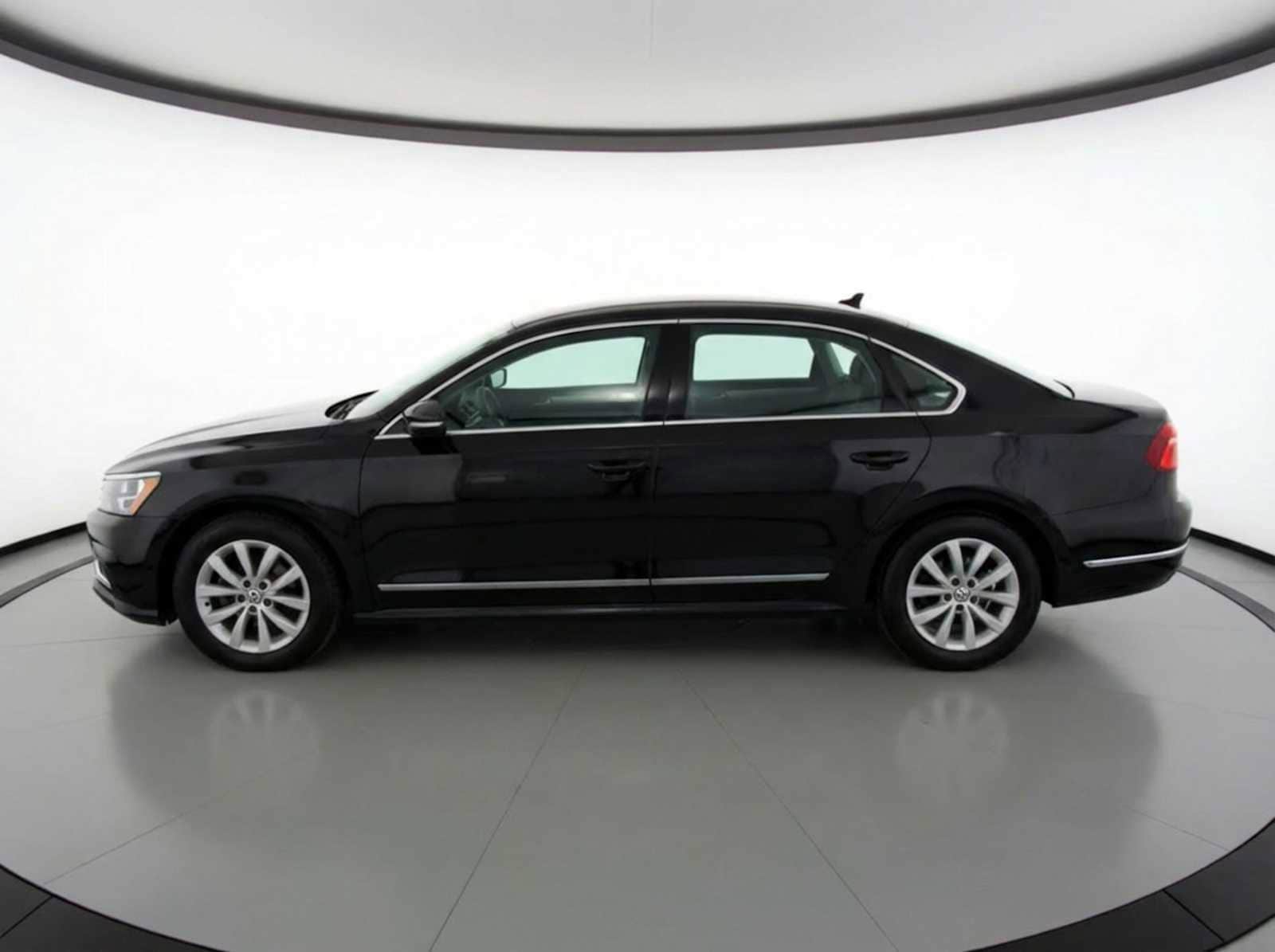 Thumbnail: 2016 Volkswagen Passat - 6