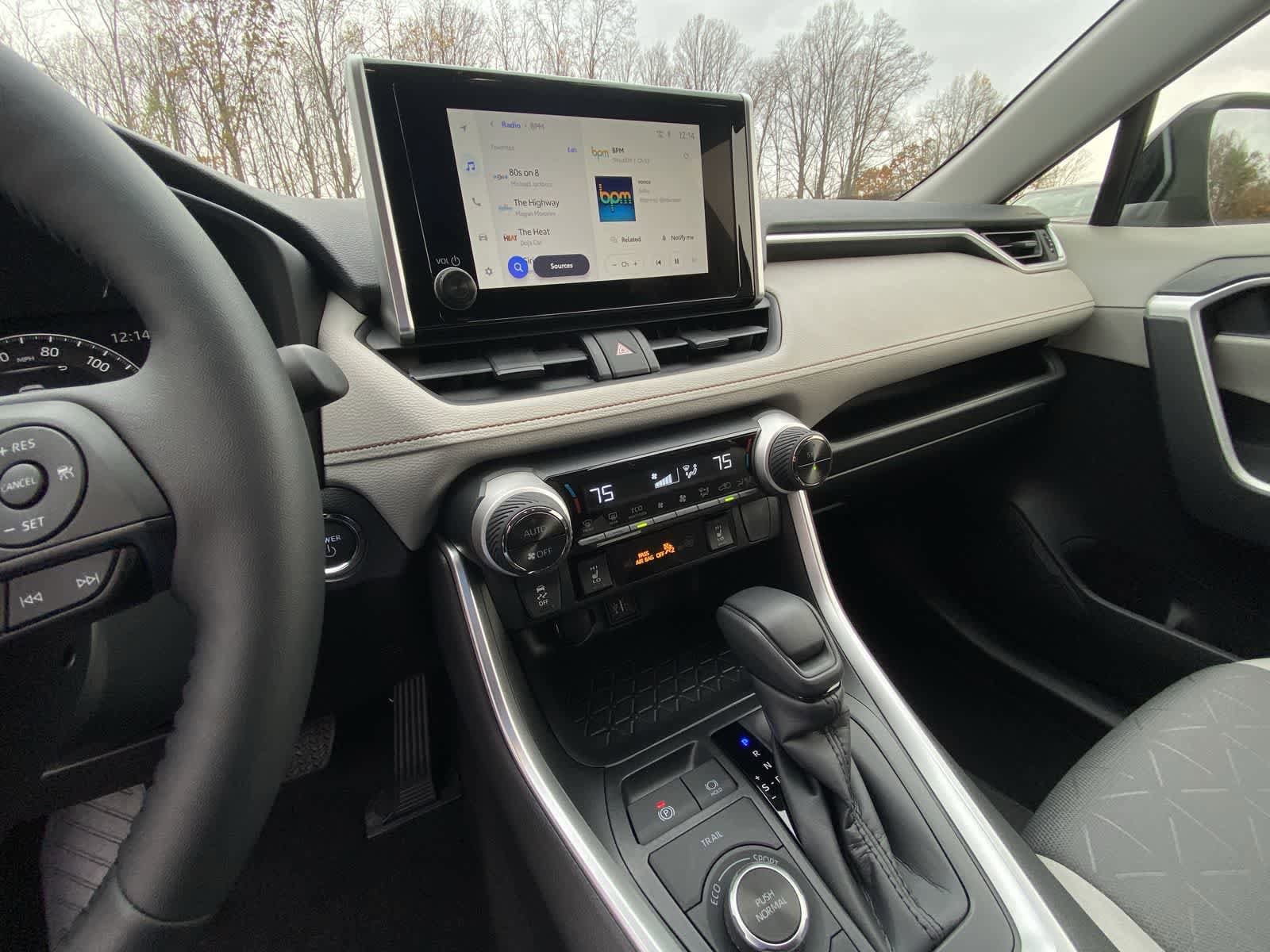 Thumbnail: 2025 Toyota RAV4 - 26