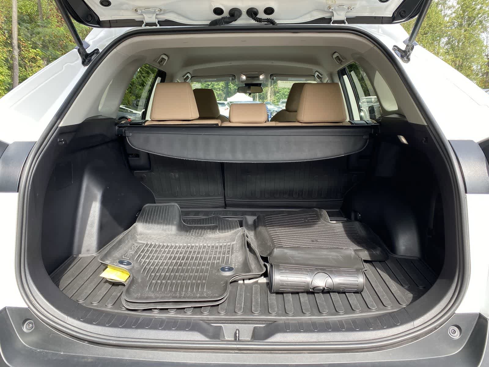 Thumbnail: 2022 Toyota RAV4 - 10