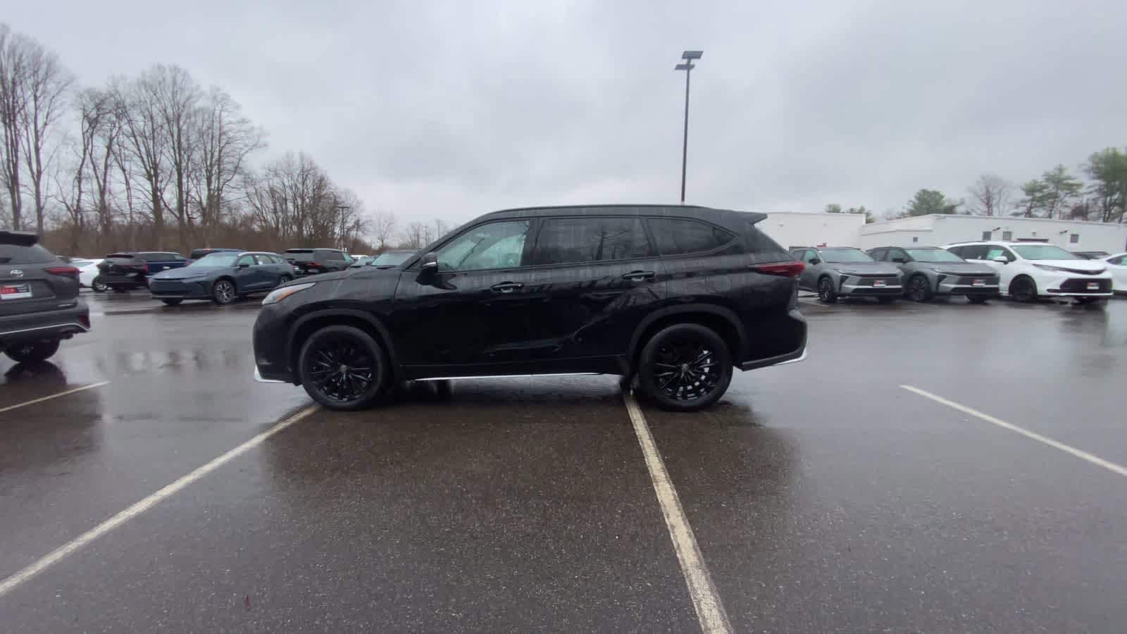 Thumbnail: 2025 Toyota Highlander - 11