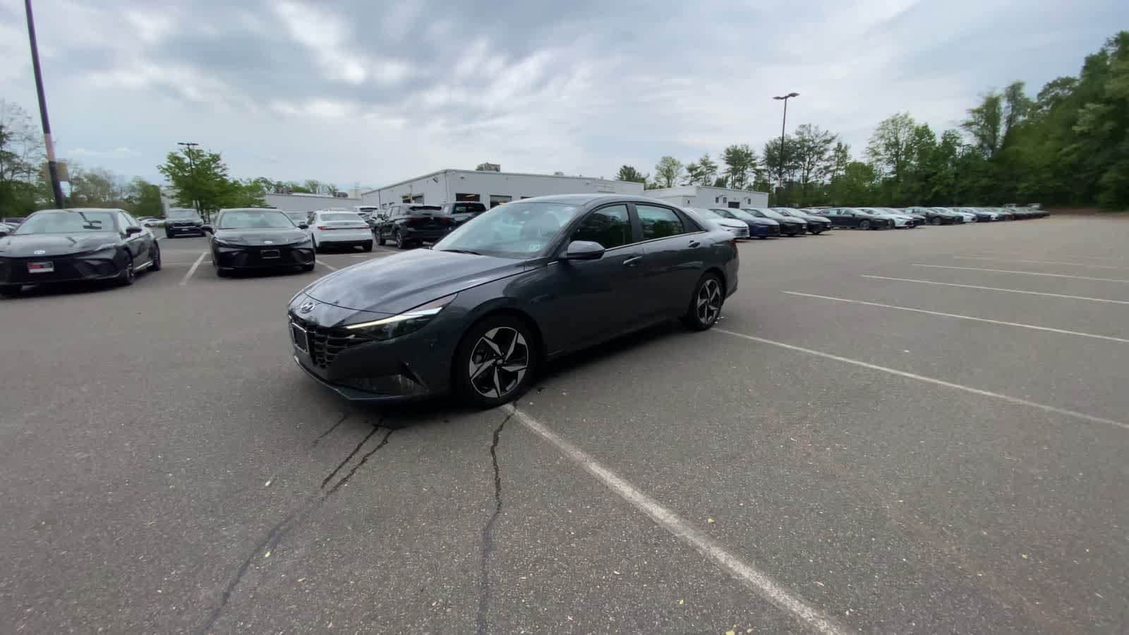 Thumbnail: 2023 Hyundai Elantra - 4