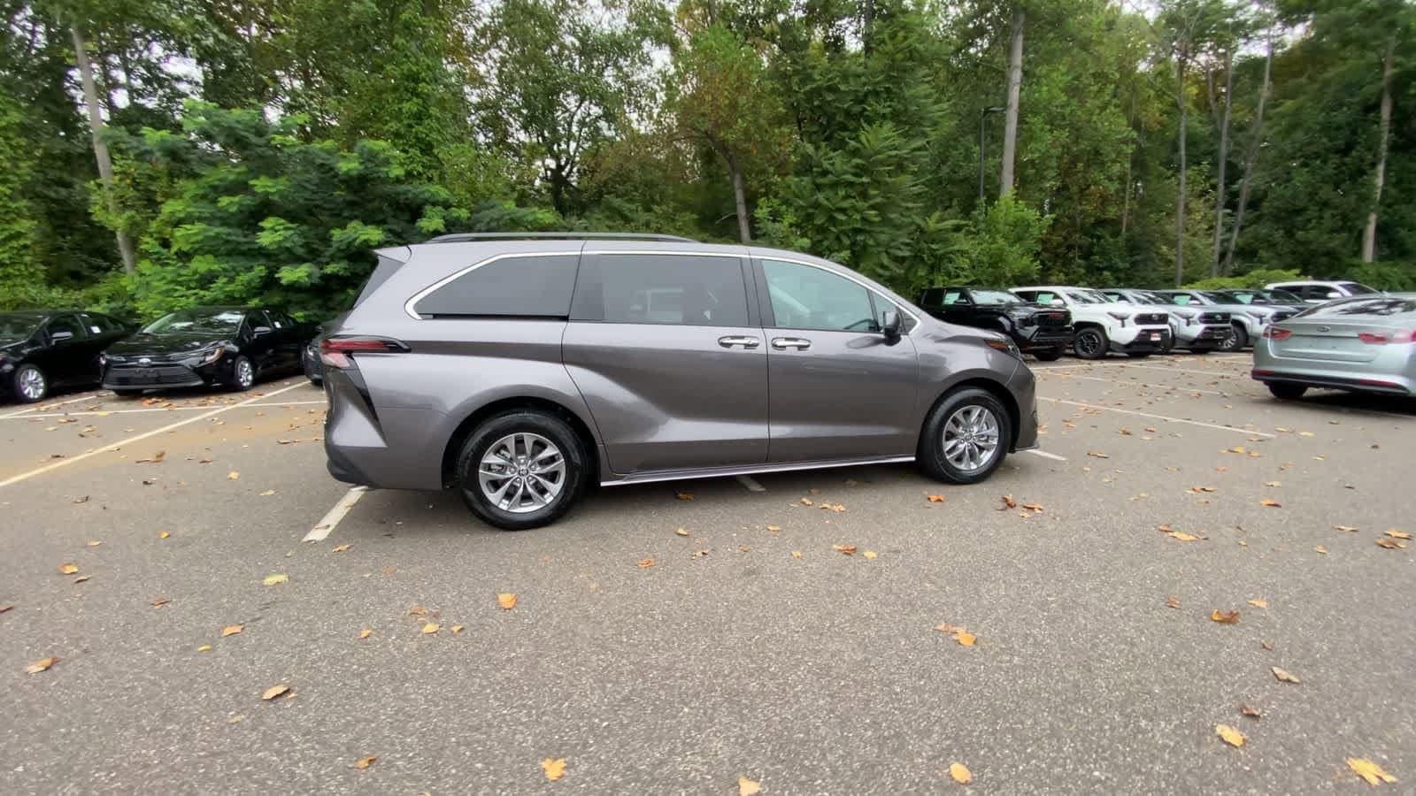 Thumbnail: 2024 Toyota Sienna - 2
