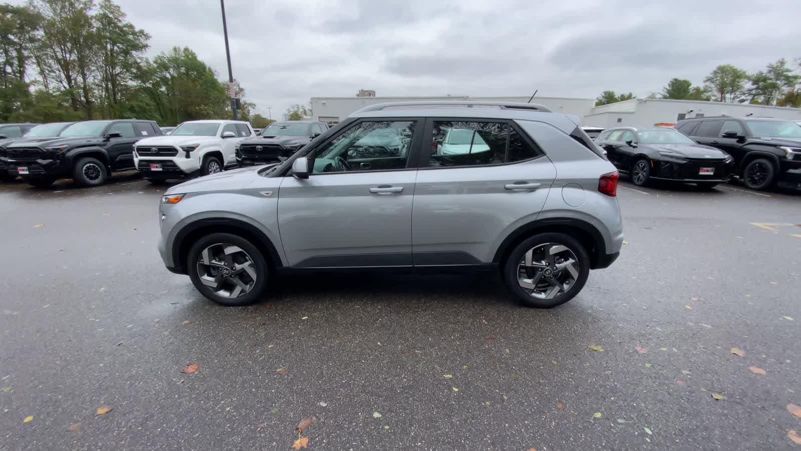 Thumbnail: 2023 Hyundai Venue - 5