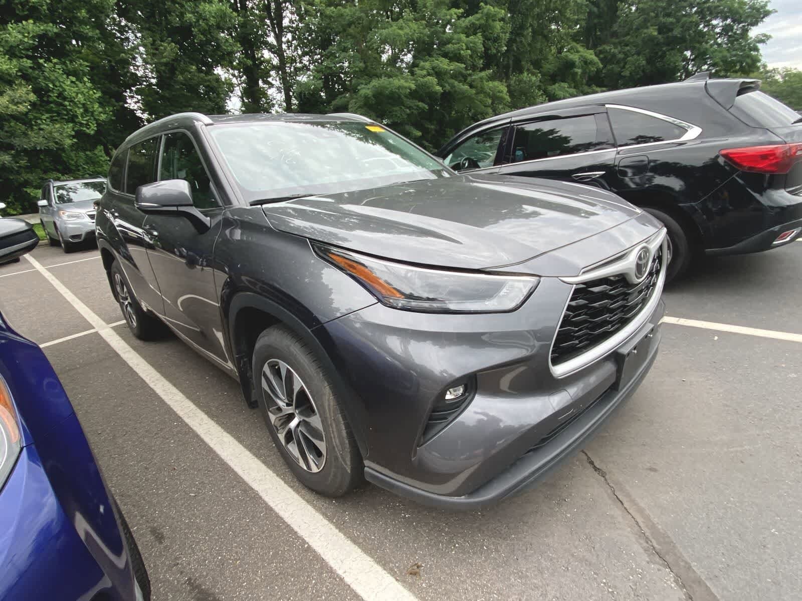 Thumbnail: 2022 Toyota Highlander - 3
