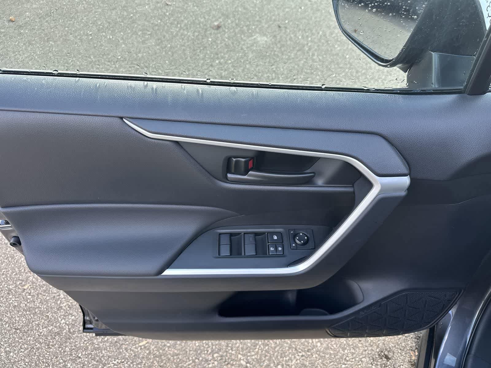 Thumbnail: 2025 Toyota RAV4 - 16