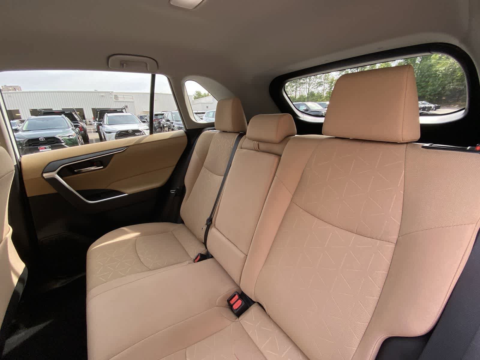 Thumbnail: 2022 Toyota RAV4 - 22