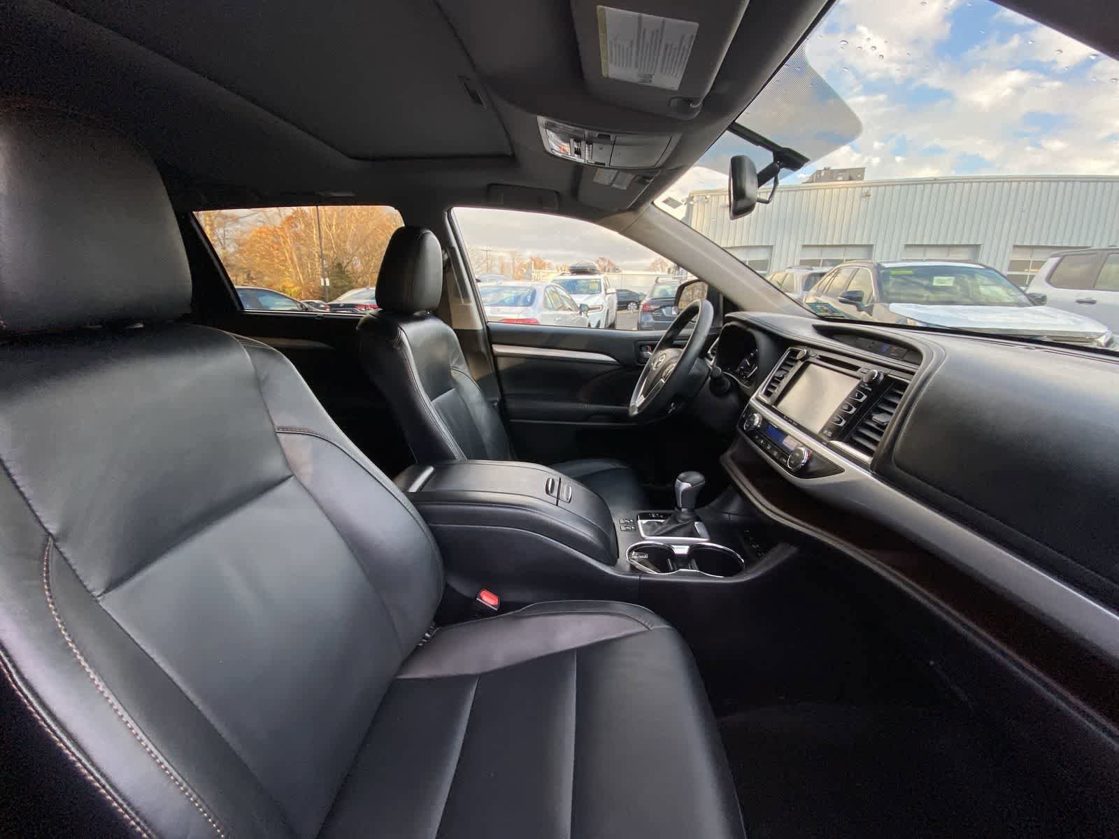 Thumbnail: 2016 Toyota Highlander - 28