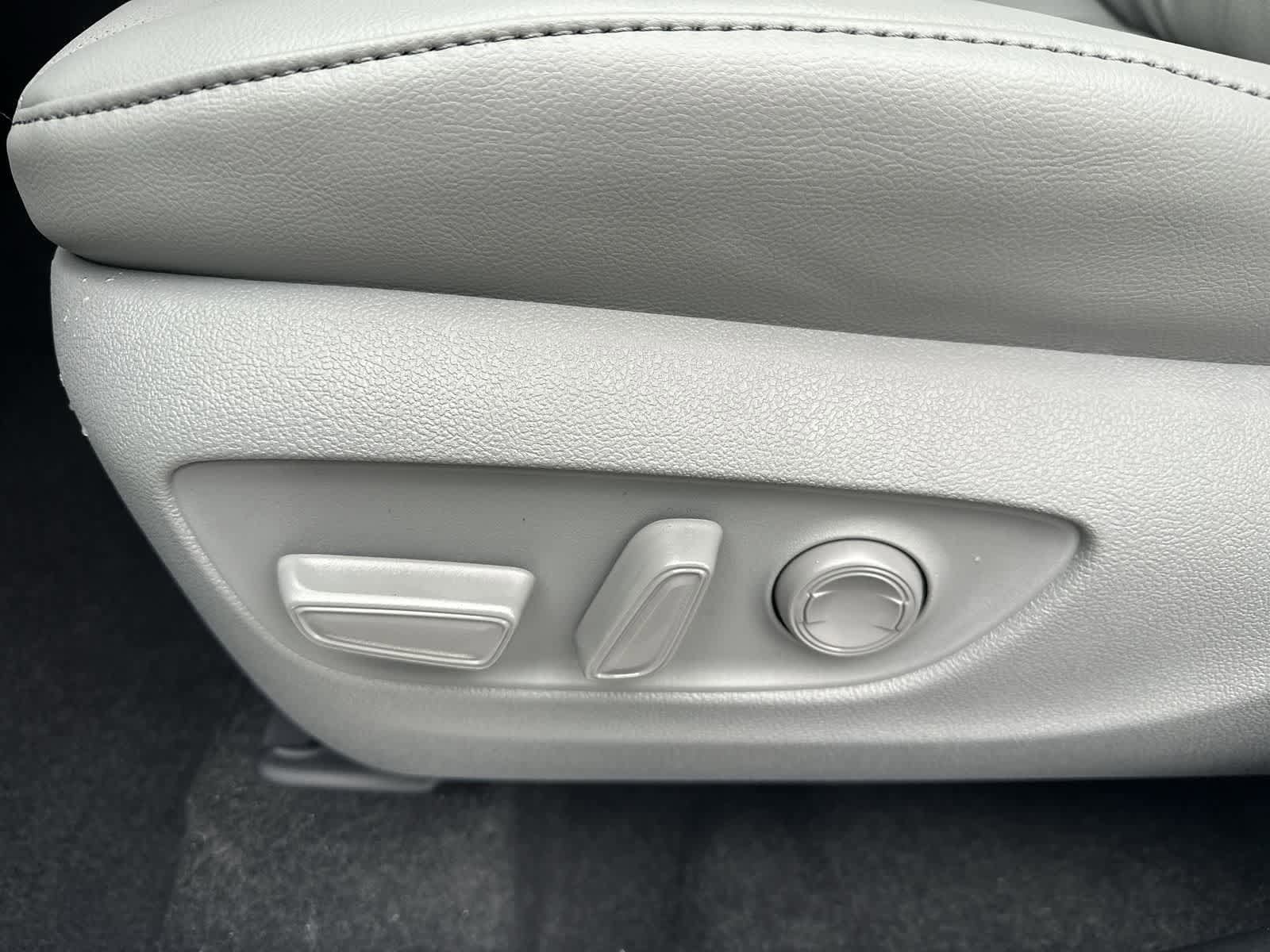 Thumbnail: 2026 Toyota Highlander - 31