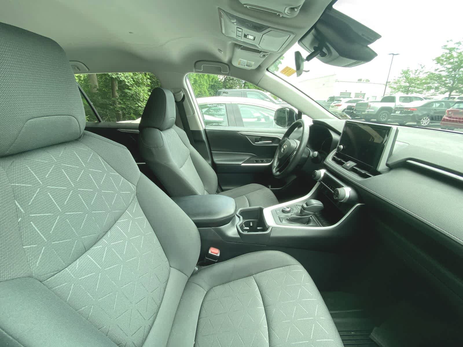 2023 Toyota RAV4 XLE 5