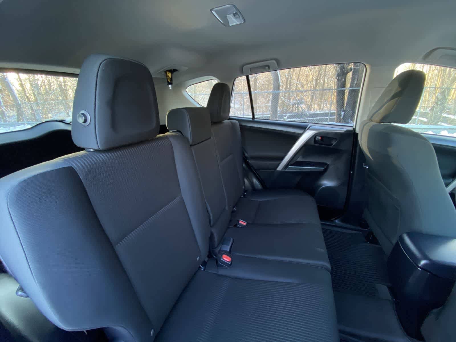 Thumbnail: 2018 Toyota RAV4 - 29