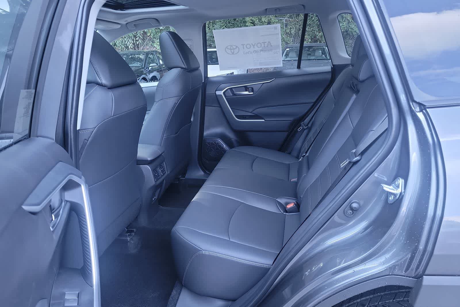 Thumbnail: 2025 Toyota RAV4 - 29