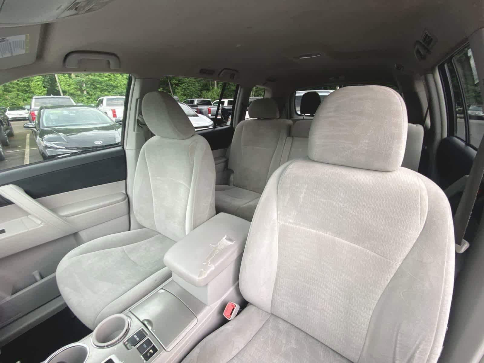 Thumbnail: 2013 Toyota Highlander - 17