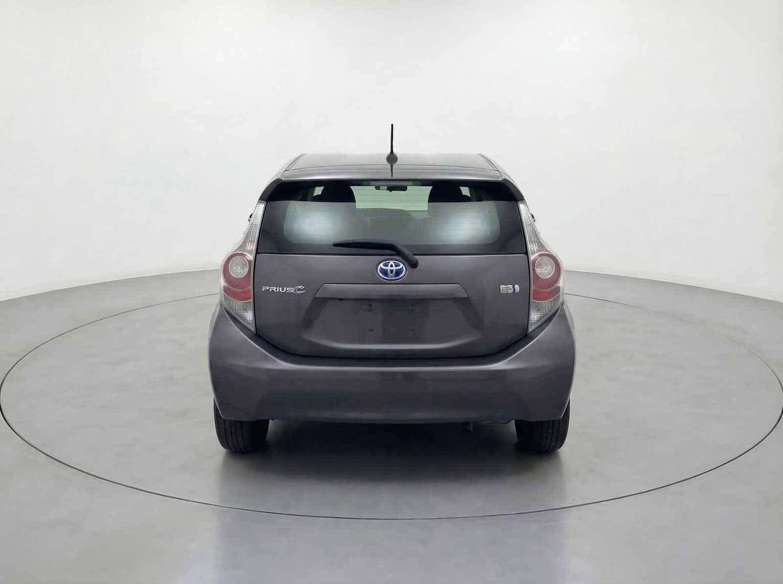 Thumbnail: 2012 Toyota Prius c - 7