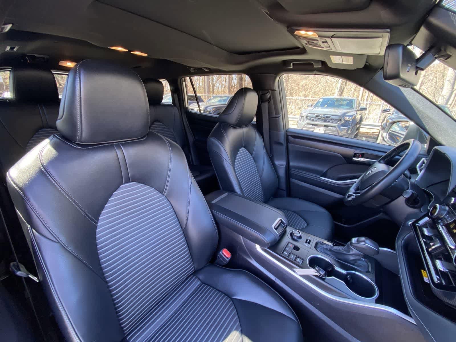 Thumbnail: 2025 Toyota Highlander - 24