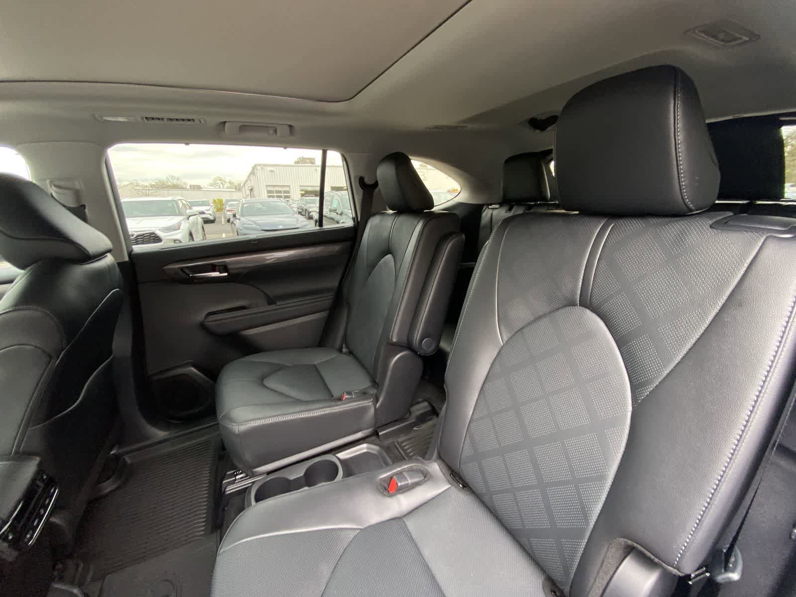 Thumbnail: 2025 Toyota Highlander - 26