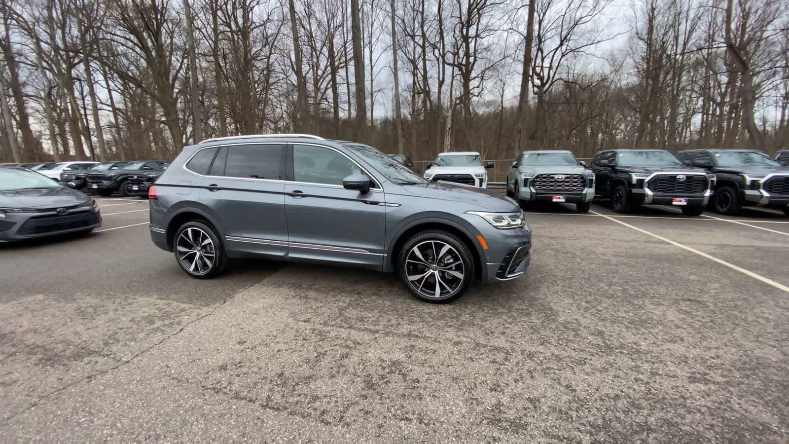 Thumbnail: 2024 Volkswagen Tiguan - 3