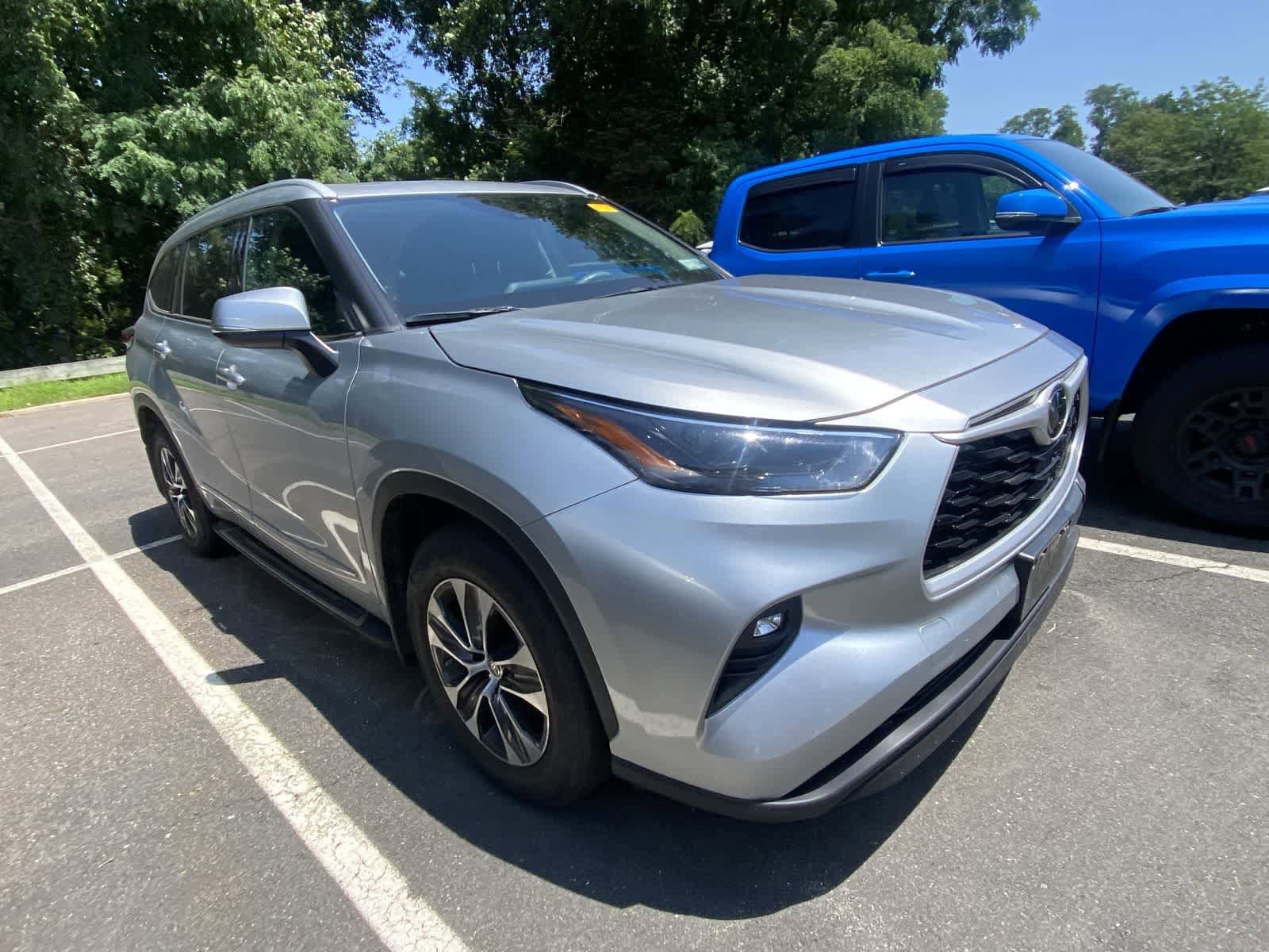 Thumbnail: 2022 Toyota Highlander - 3