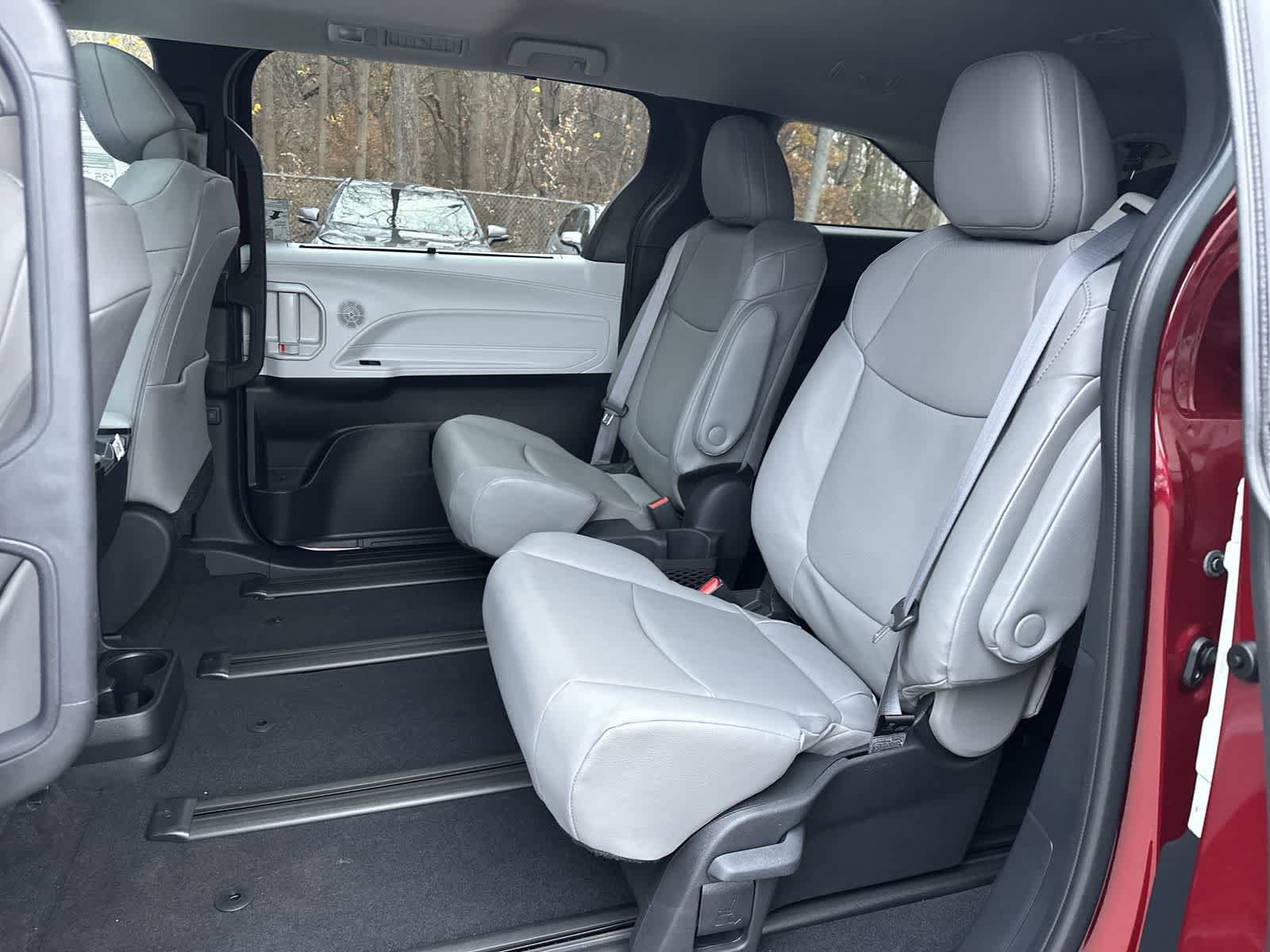 Thumbnail: 2025 Toyota Sienna - 30