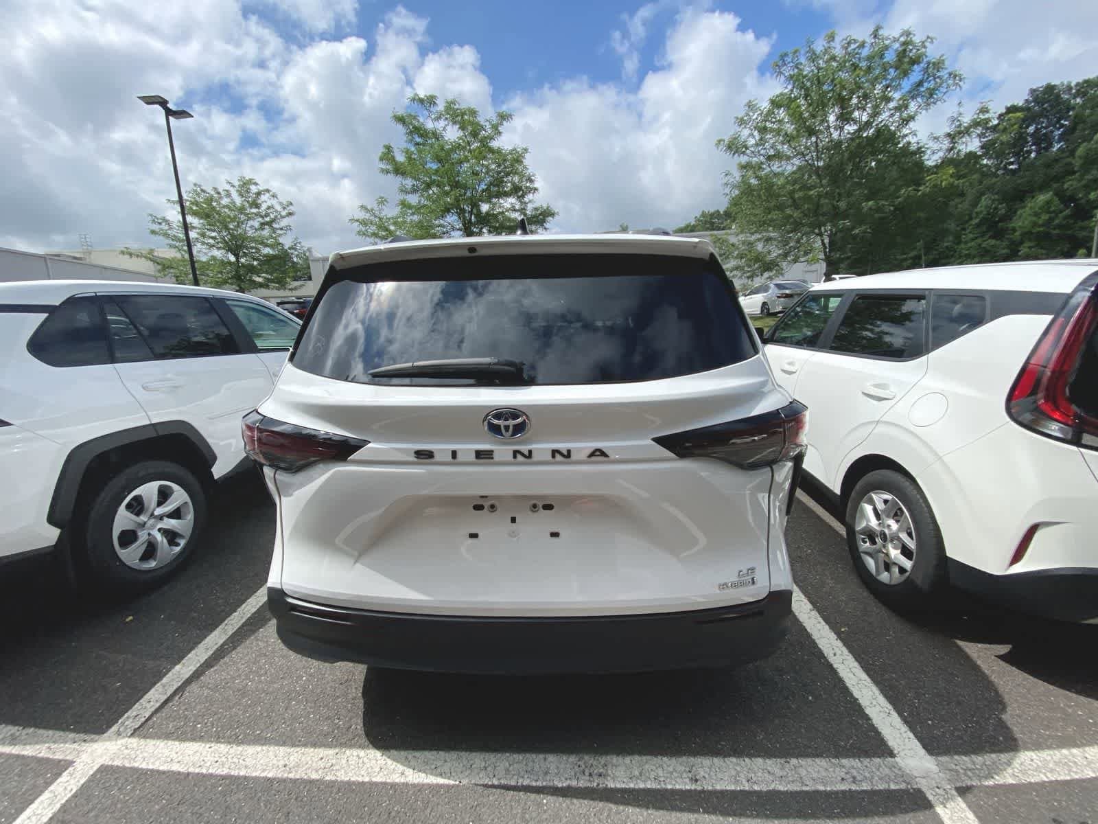 Thumbnail: 2023 Toyota Sienna - 8