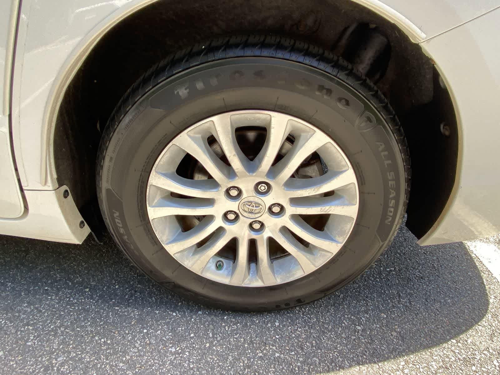 Thumbnail: 2014 Toyota Sienna - 12
