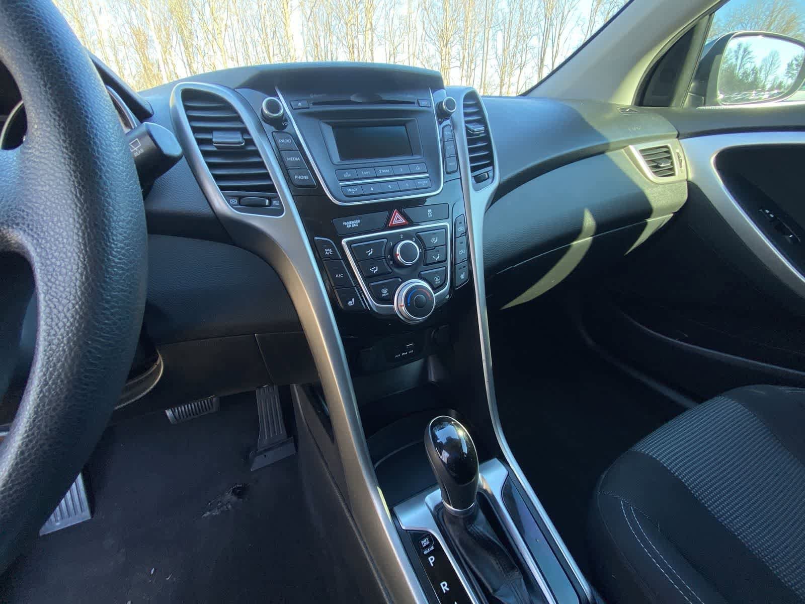 Thumbnail: 2016 Hyundai Elantra - 25