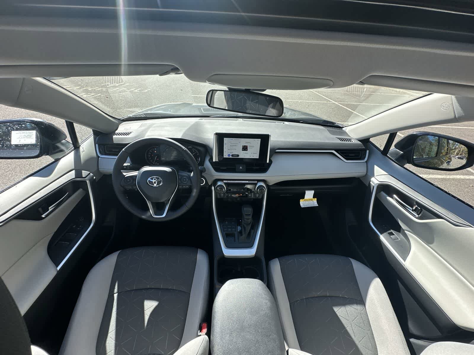 Thumbnail: 2025 Toyota RAV4 - 32