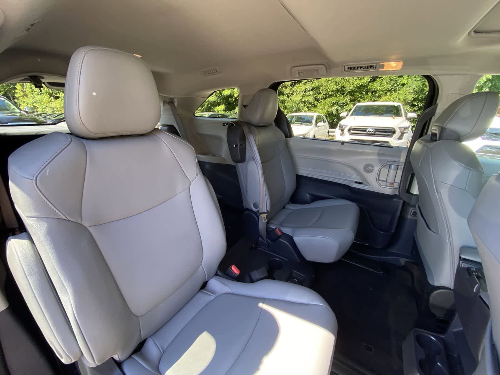 Thumbnail: 2024 Toyota Sienna - 24