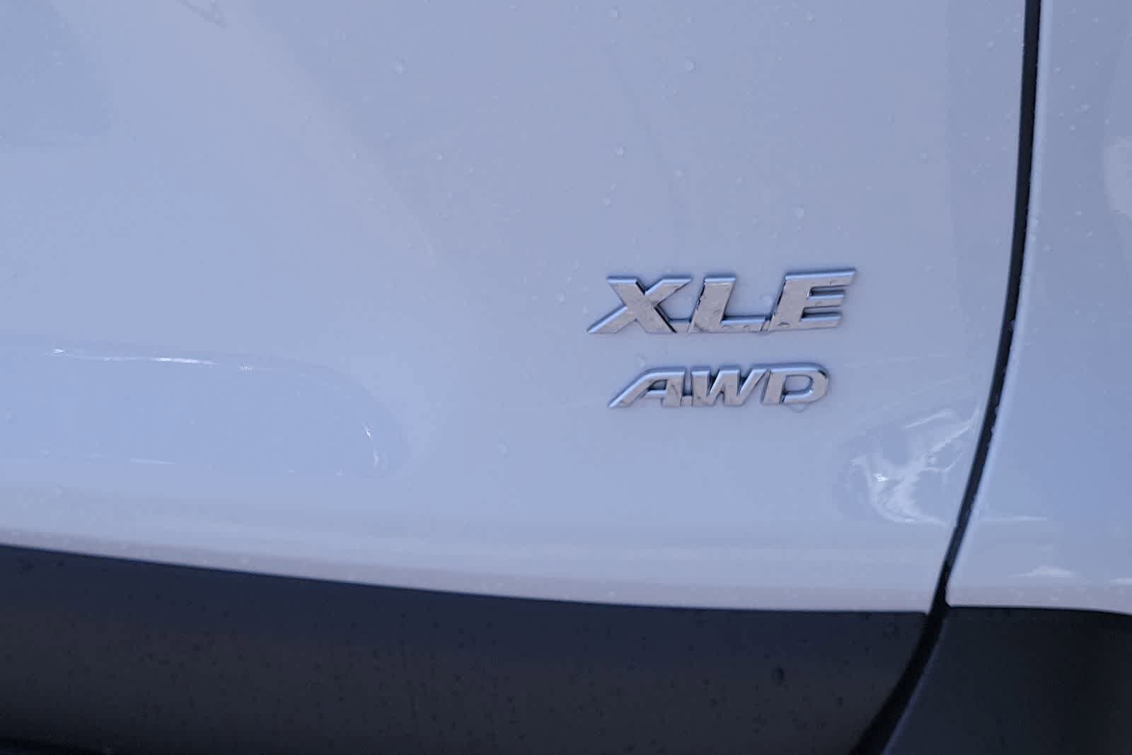 2025 Toyota RAV4 XLE 15