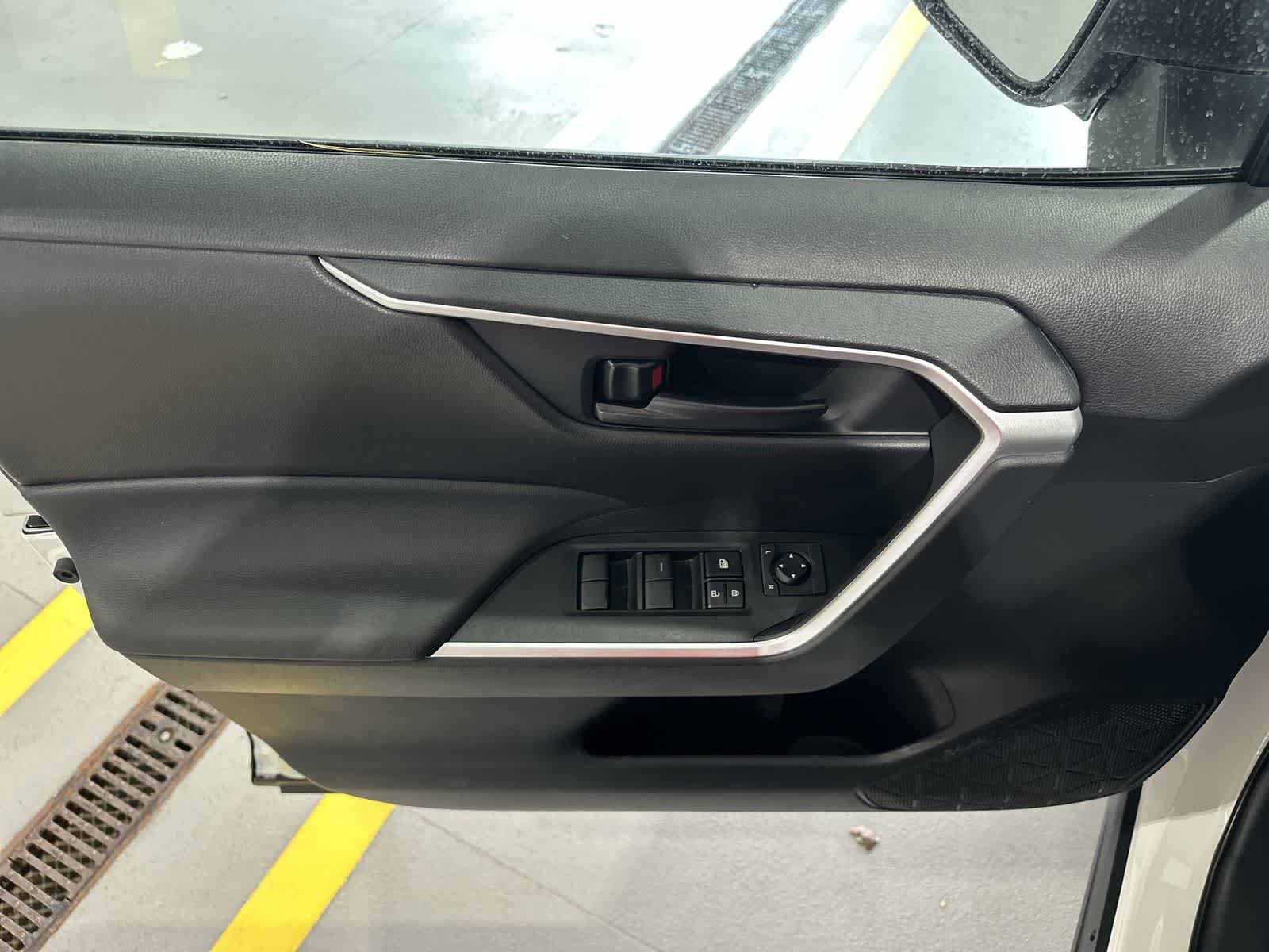 Thumbnail: 2025 Toyota RAV4 - 21