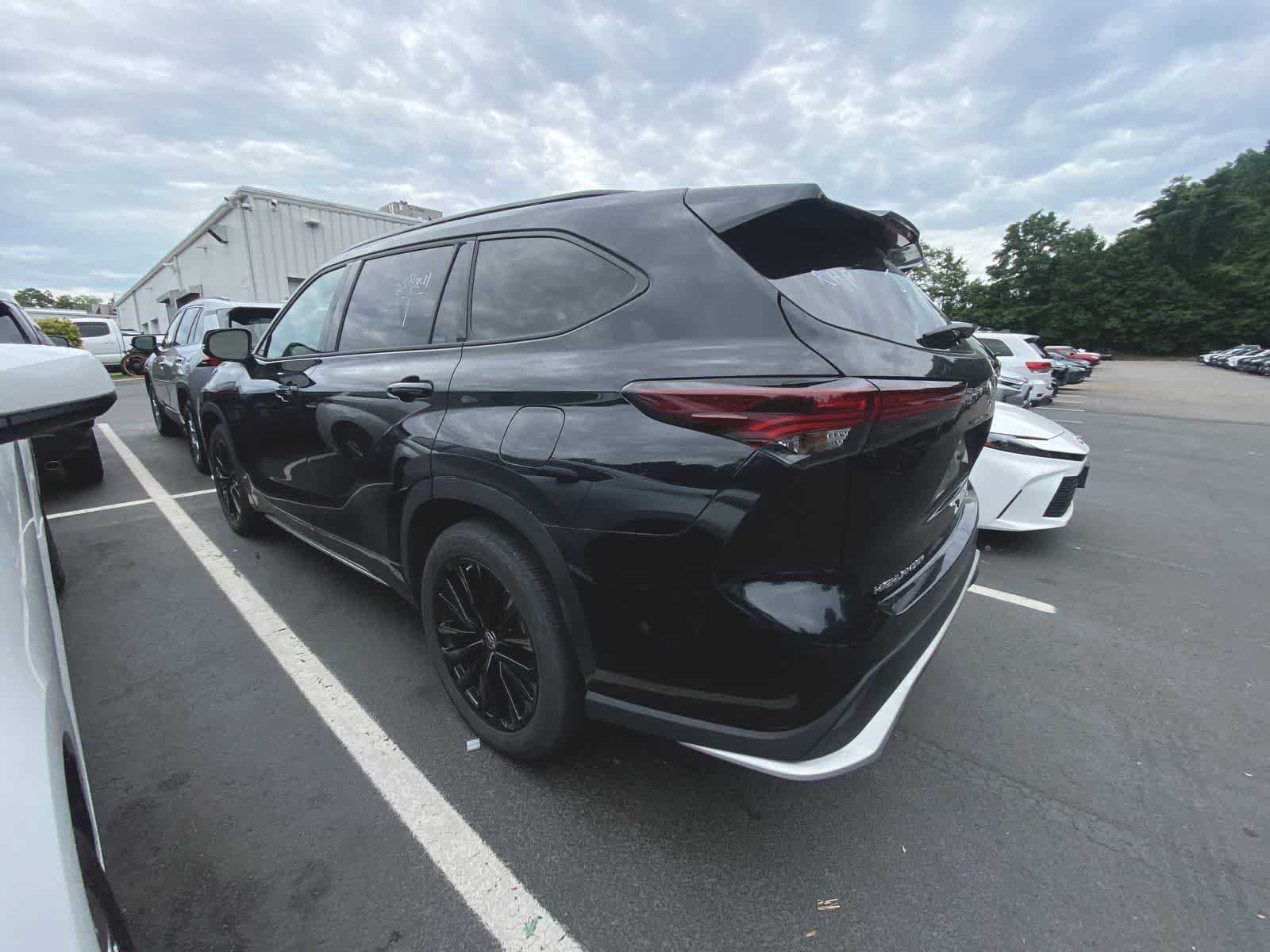 Thumbnail: 2024 Toyota Highlander - 3