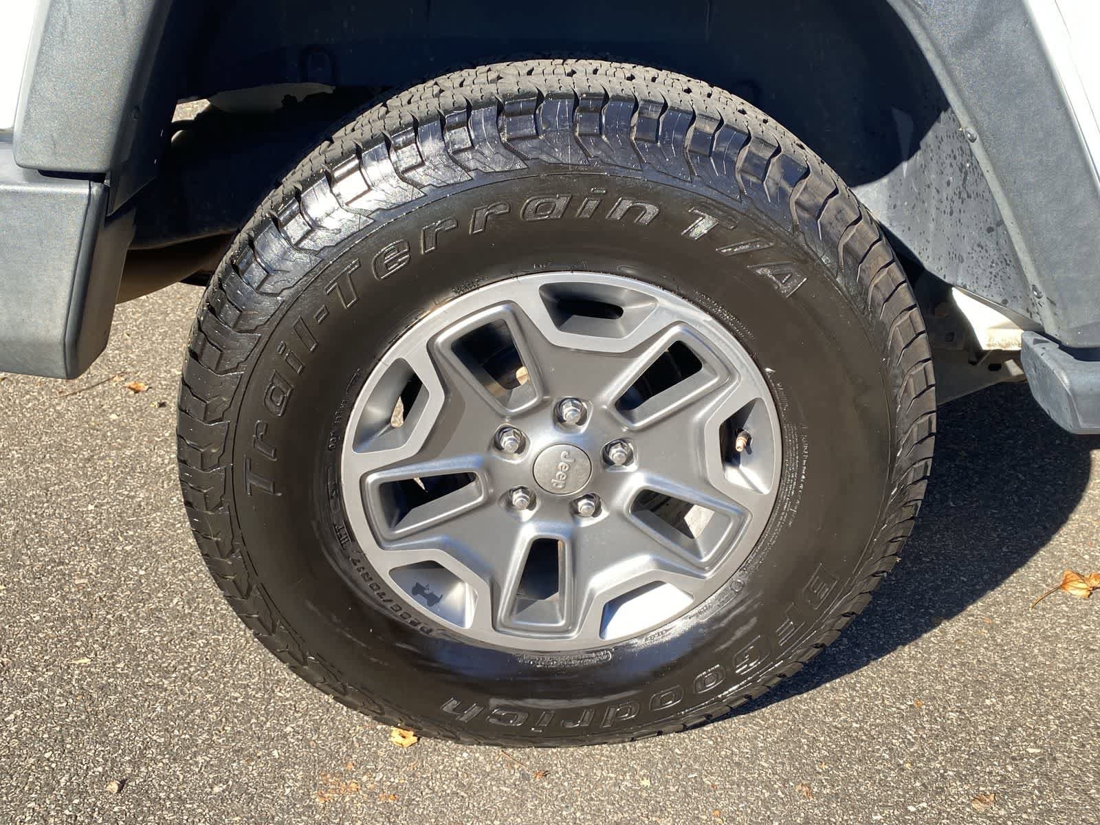 Thumbnail: 2015 Jeep Wrangler - 13