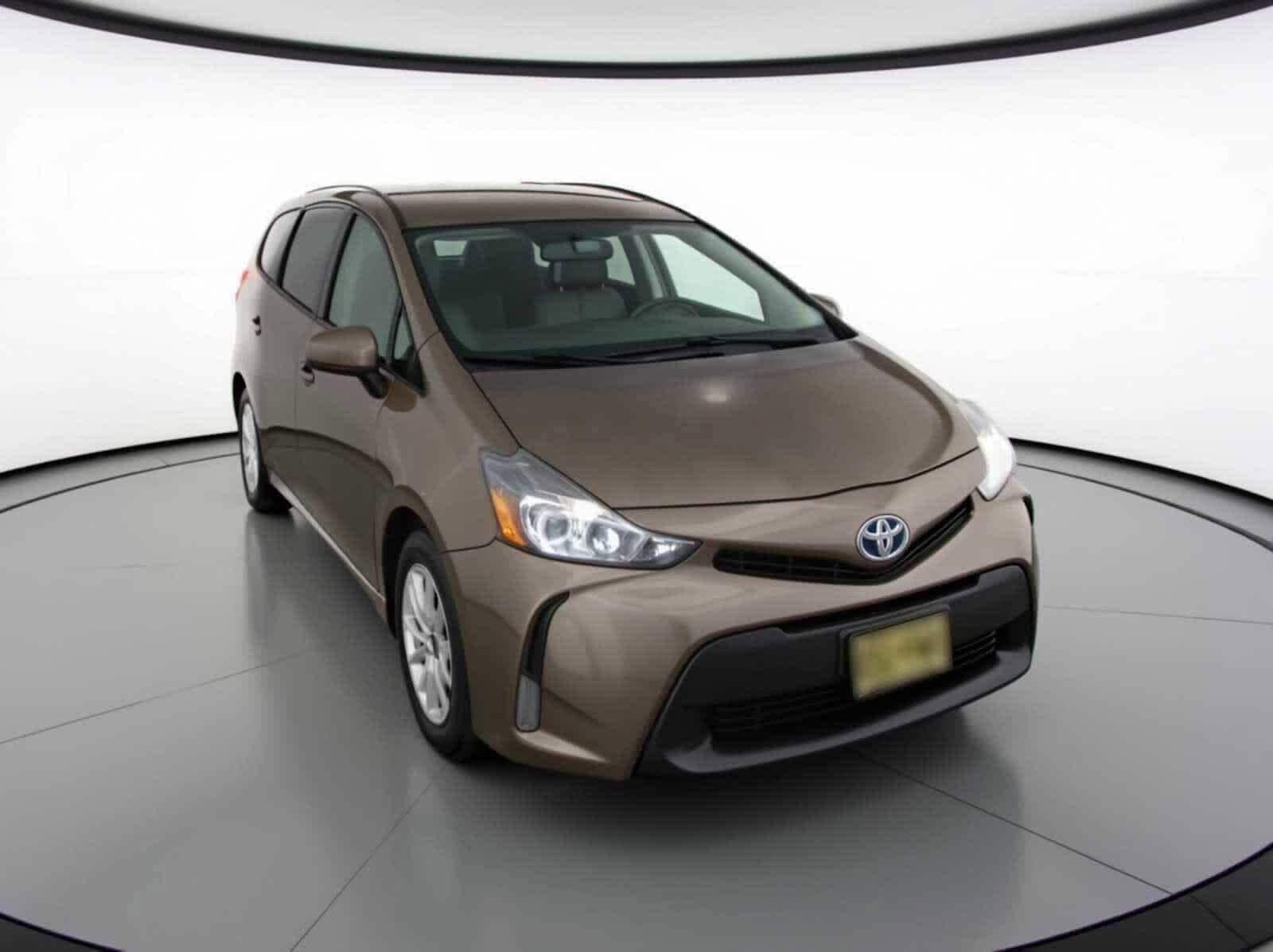 Thumbnail: 2015 Toyota Prius v - 3