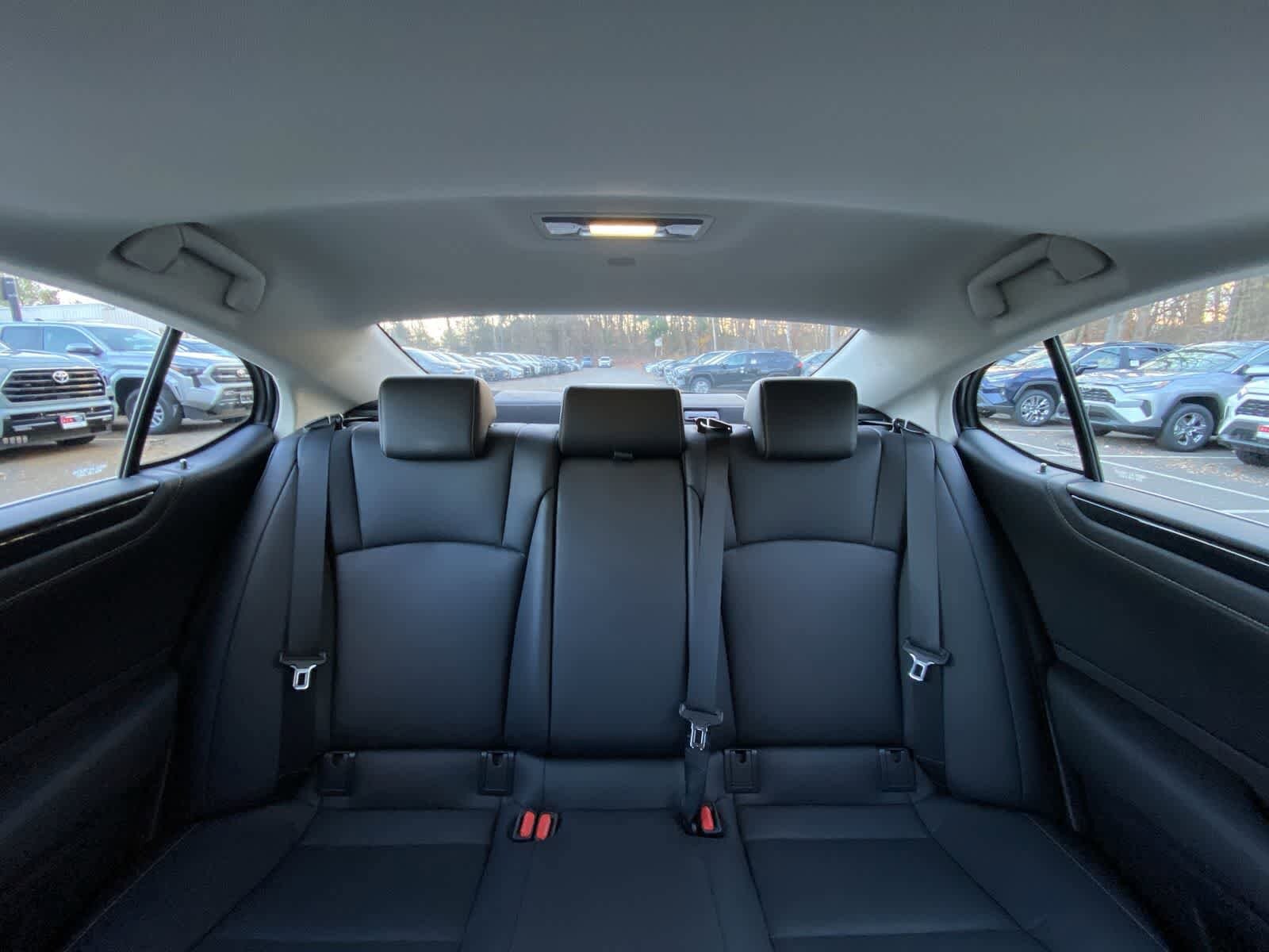 Thumbnail: 2022 Lexus ES - 31