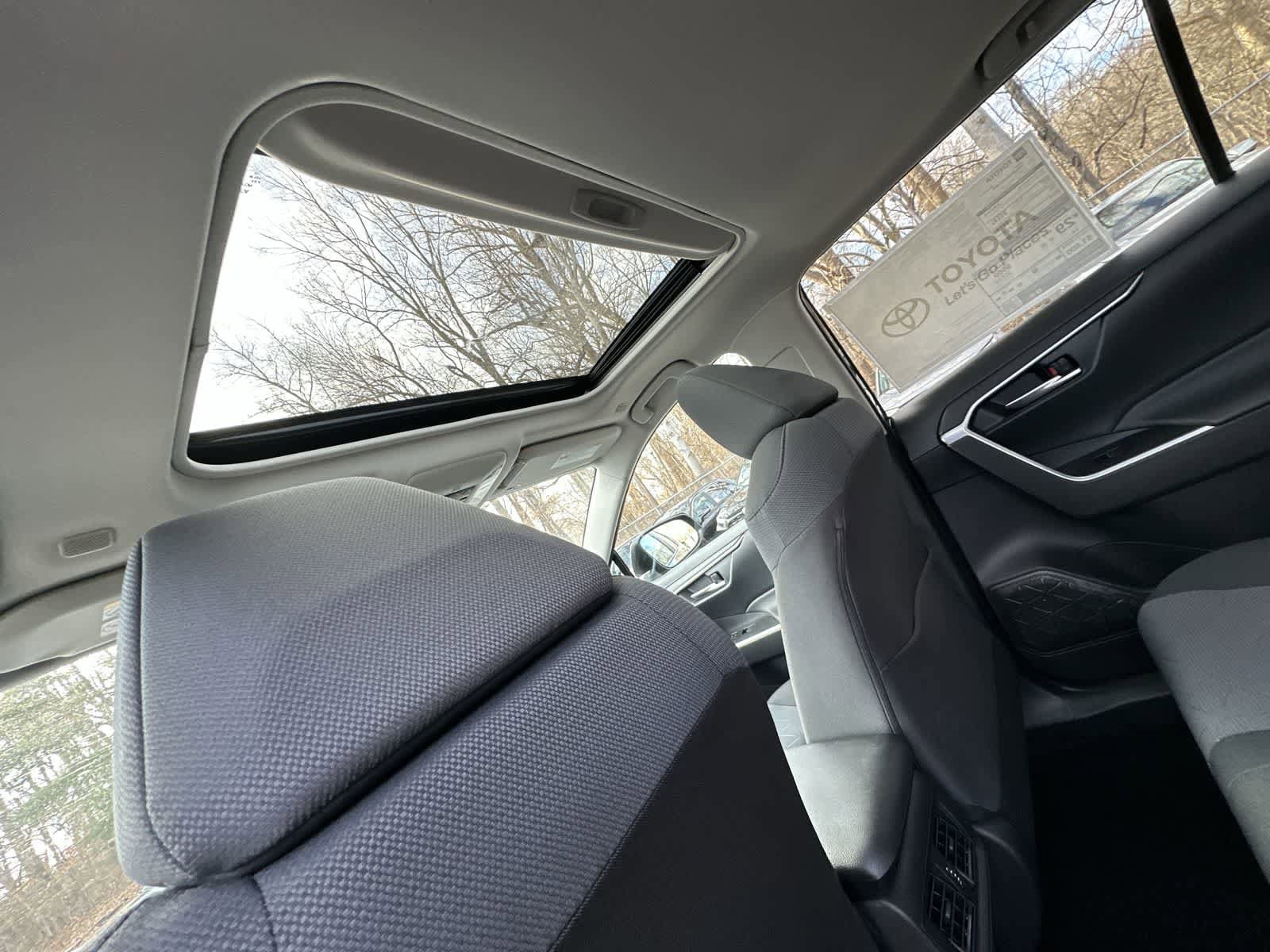 Thumbnail: 2025 Toyota RAV4 - 34