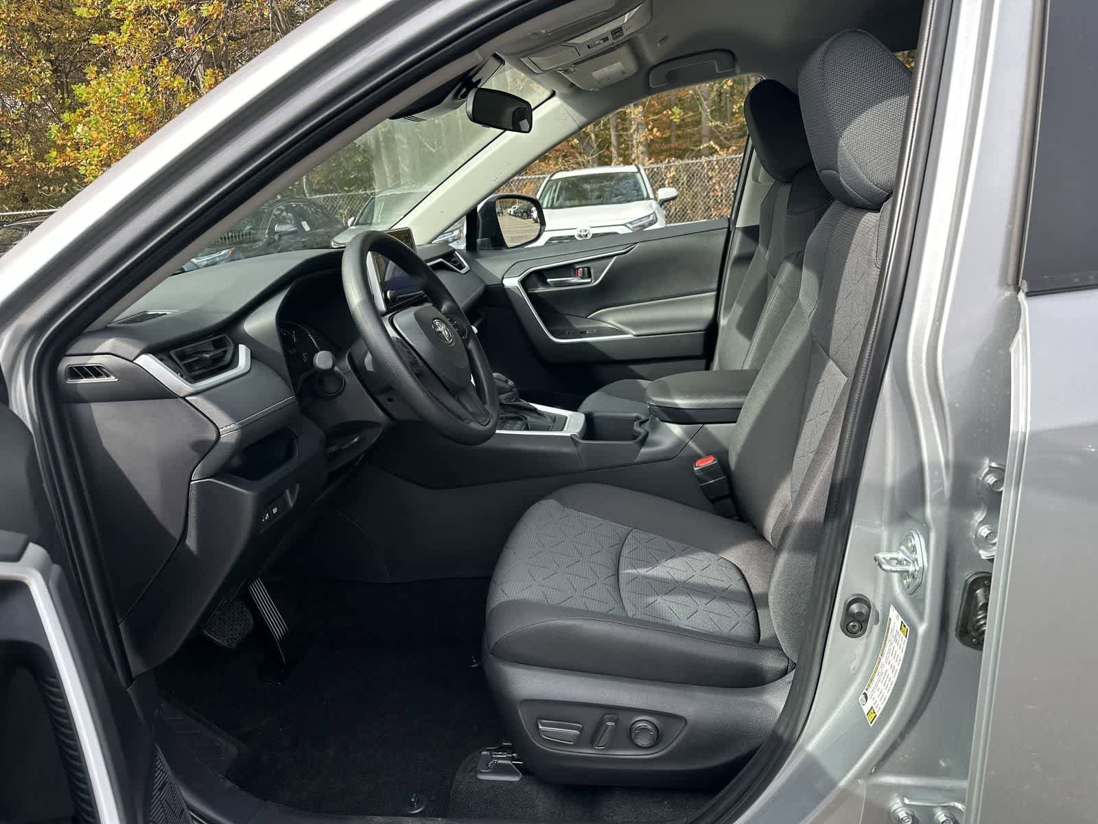 Thumbnail: 2025 Toyota RAV4 - 22