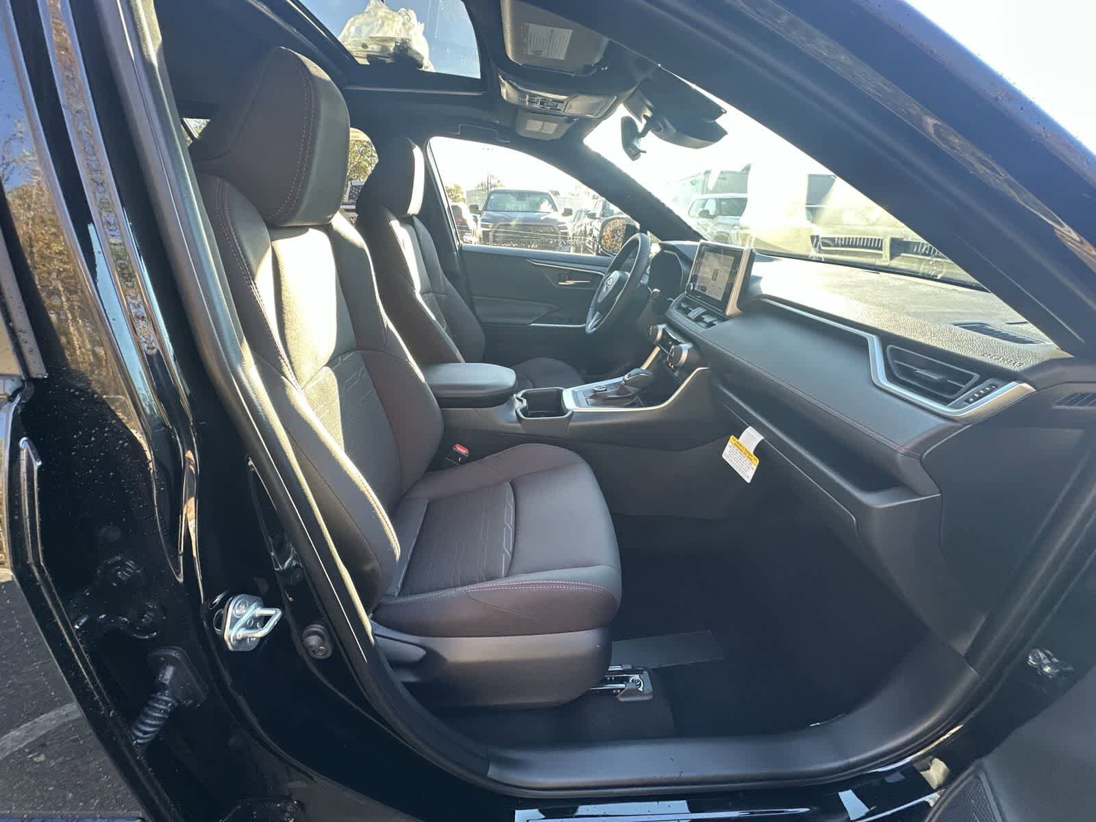 Thumbnail: 2025 Toyota RAV4 - 25