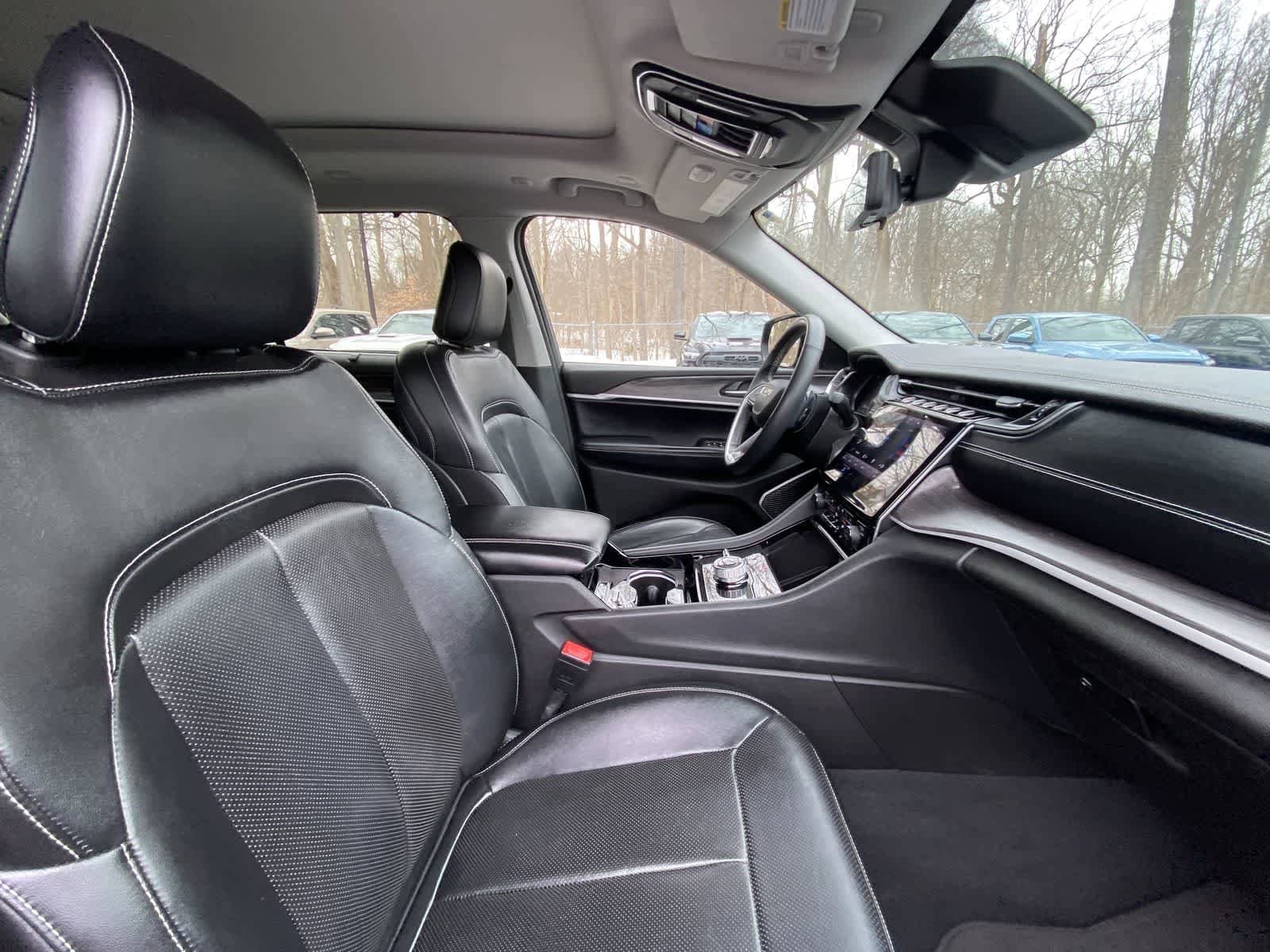 Thumbnail: 2022 Jeep Grand Cherokee - 24