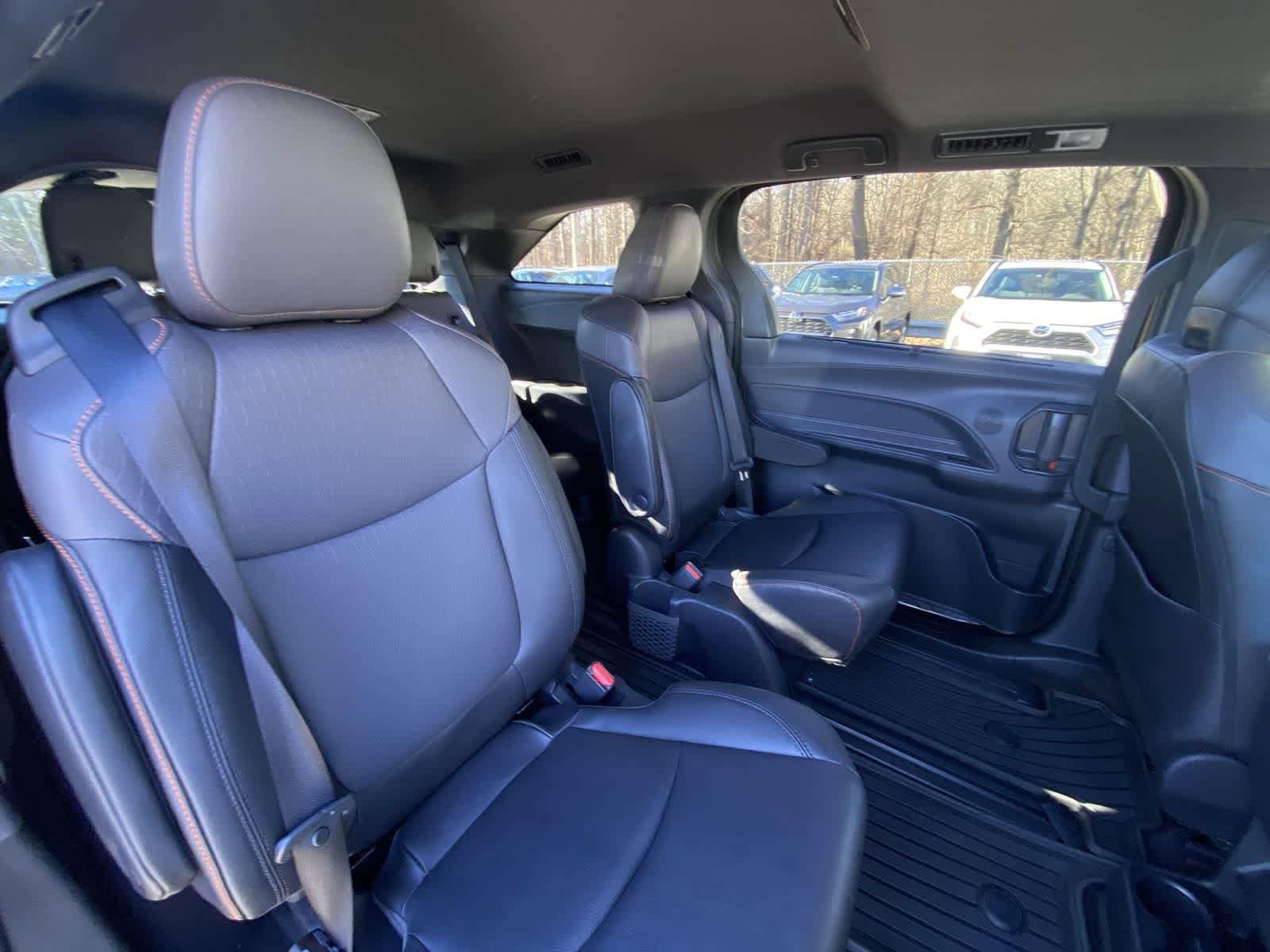 Thumbnail: 2023 Toyota Sienna - 27